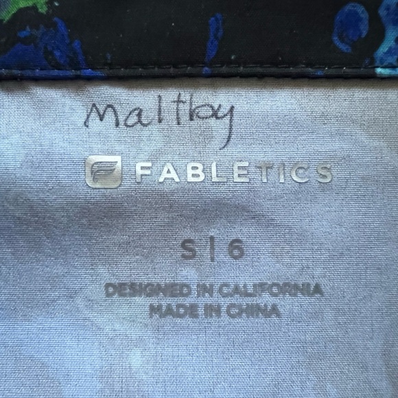 Fabletics high neck zip front windbreaker in blue multi splatter print. Size S - Picture 10 of 10